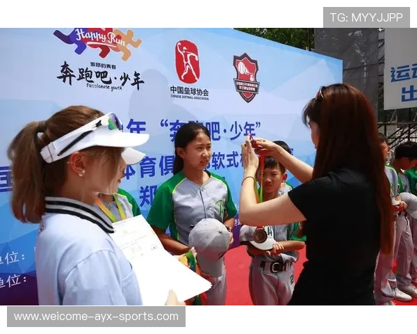 俱乐部鼓励青少年参与“体育+艺术”融合课程,助力全面发展 俱乐部鼓励青少年参与“体育+艺术”融合课程,助力全面发展