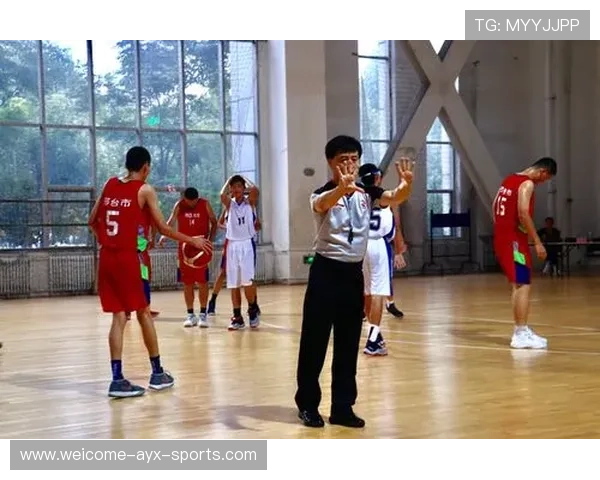 联赛官方公布裁判评分细则 提升判罚一致性，十个裁判打分程序