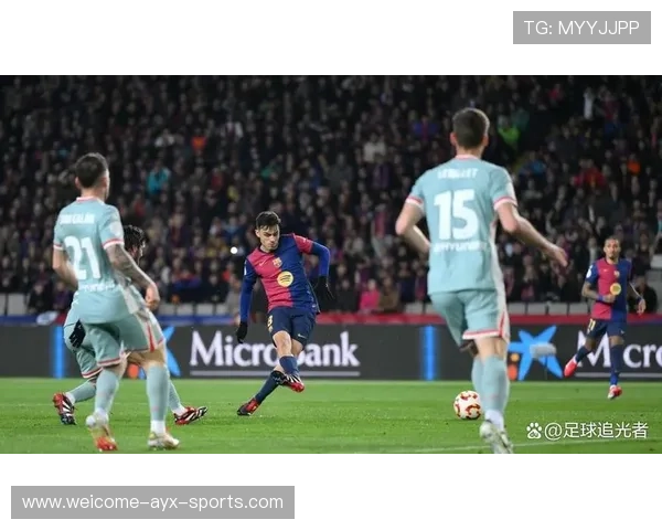 巴萨中场反抢成功,立刻发动快速推进,巴萨防反 巴萨中场反抢成功,立刻发动快速推进,巴萨防反